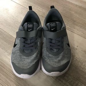 Like New Little Kids Sz 2.5Y Gray Nikes